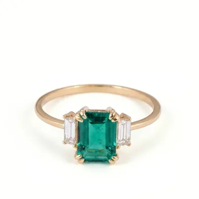 Lab Created Diamond and Columbia Emerald 9Kt Yellow Gold Ring Lab Created Diamond and Columbia Emerald 9Kt Yellow Gold Ring